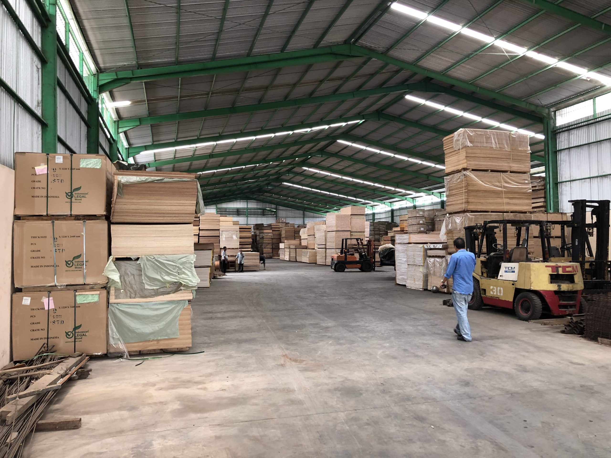 PT. Bintang Sakti Sentosa Bintang Sakti Plywood Warehouse Streamlined Plywood Distribution in Jakarta & Tangerang Indonesia. Gudang PT. Bintang Sakti Plywood Bintang Sakti Sentosa - Distributor Triplek di Jakarta & Tangerang Indonesia